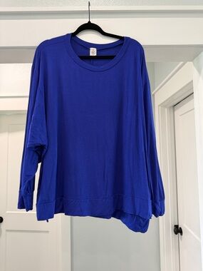 Women's Long Sleeve Relaxed Tee in Royal Blue